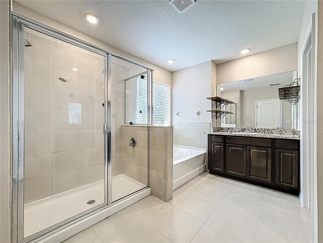 Building Photo - 13071 Brookside Moss Dr