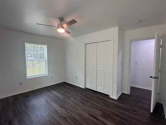 Building Photo - 112 Palamino Ct