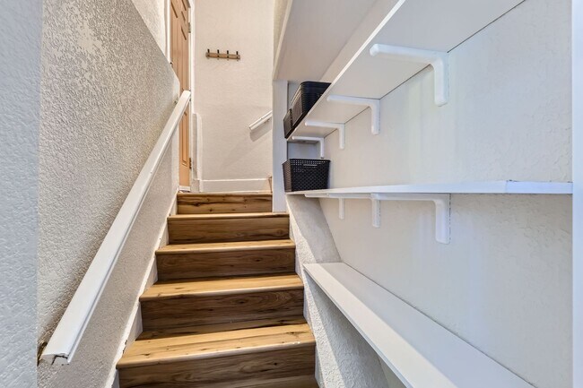 Building Photo - Highlands 2 BDR Turnkey Home