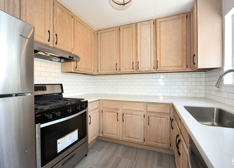 Building Photo - 2427 Centinela Ave