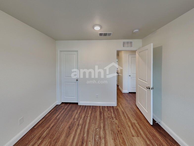 Building Photo - 707 Terrain Star Ave