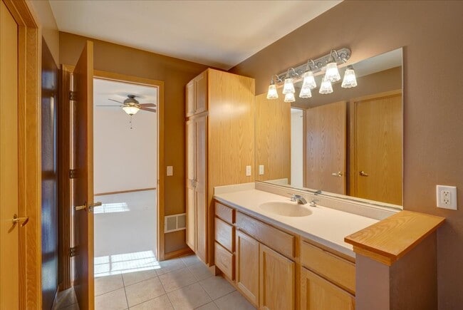 Building Photo - 7033 Rockstream Dr