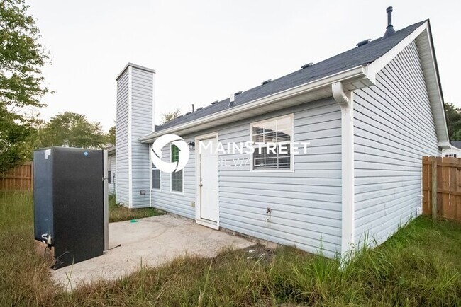 Building Photo - 3 Bedroom Pet-Friendly Home in Lithonia, GA with Main Street Renewal