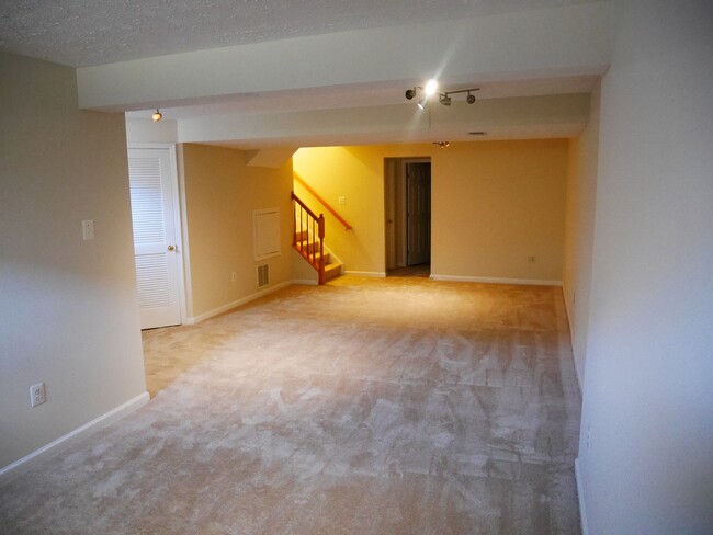 Building Photo - 3 Bedroom Townhome located in Rosedale, MD!