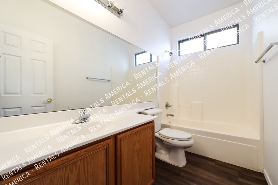 Building Photo - 10417 W Windsor Ave