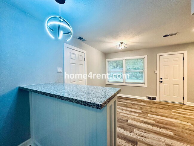 Building Photo - Lovely Three Bedroom Home in KCMO and an Updated Kitchen  w/ Granite and SS Appliances, including...