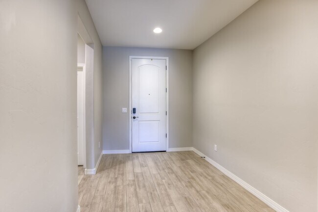 Building Photo - Very Special Oro Valley Home with Pool and Mountain Views!