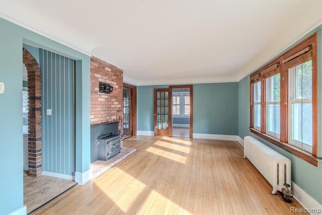 Building Photo - 613 E Lincoln Ave