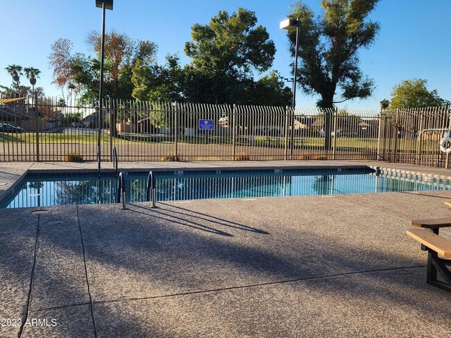 Building Photo - 1916 E Inverness Ave