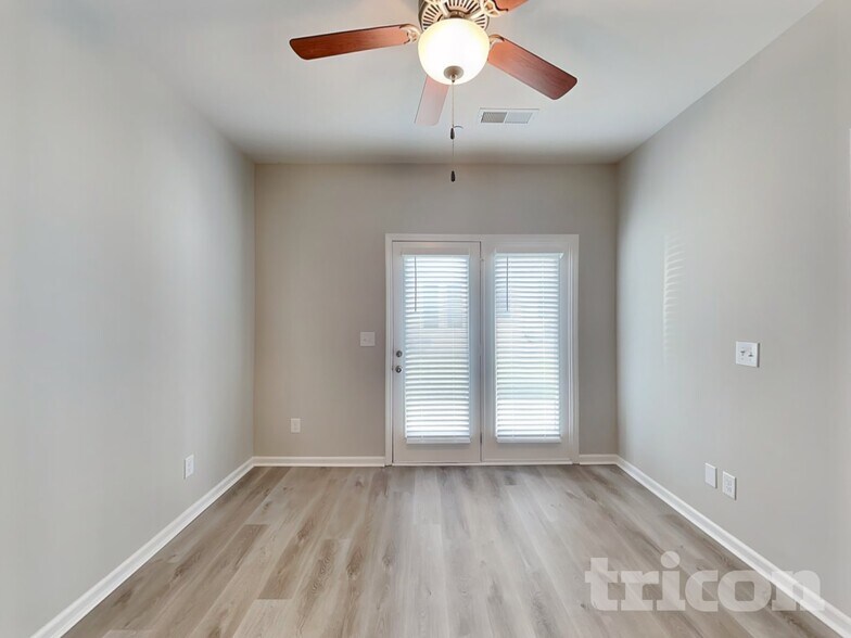 Building Photo - 302 Woodfern Ct