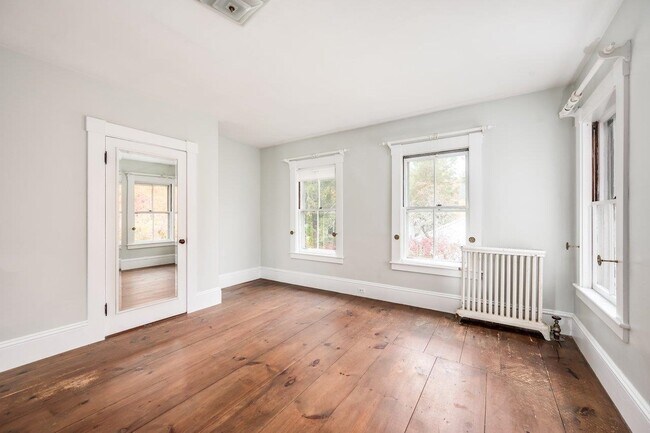 Building Photo - 110 Exeter Rd