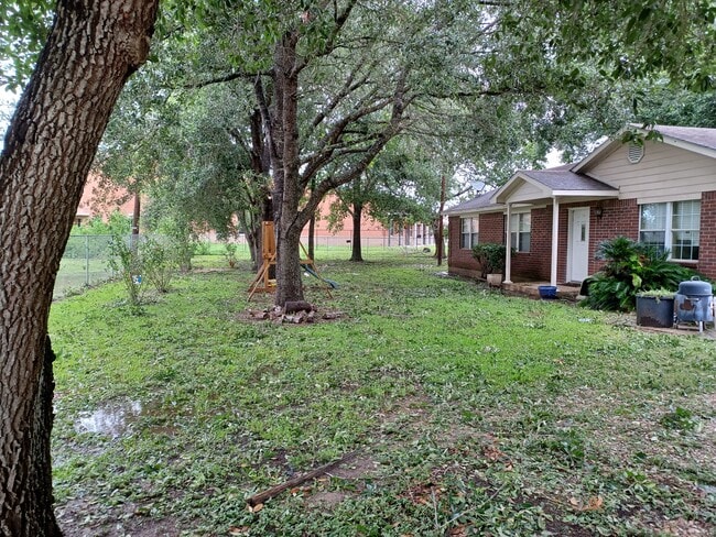 Building Photo - 1103 Raven Ln