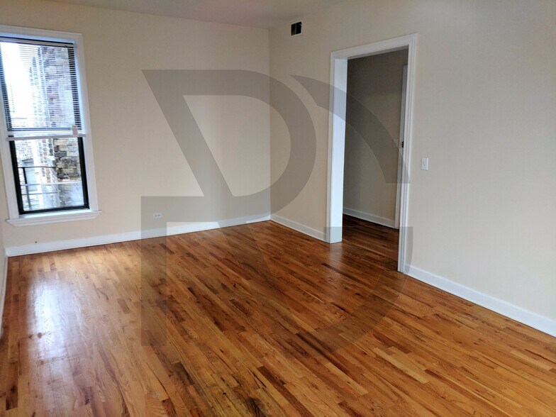 Building Photo - 627 W Oakdale Ave