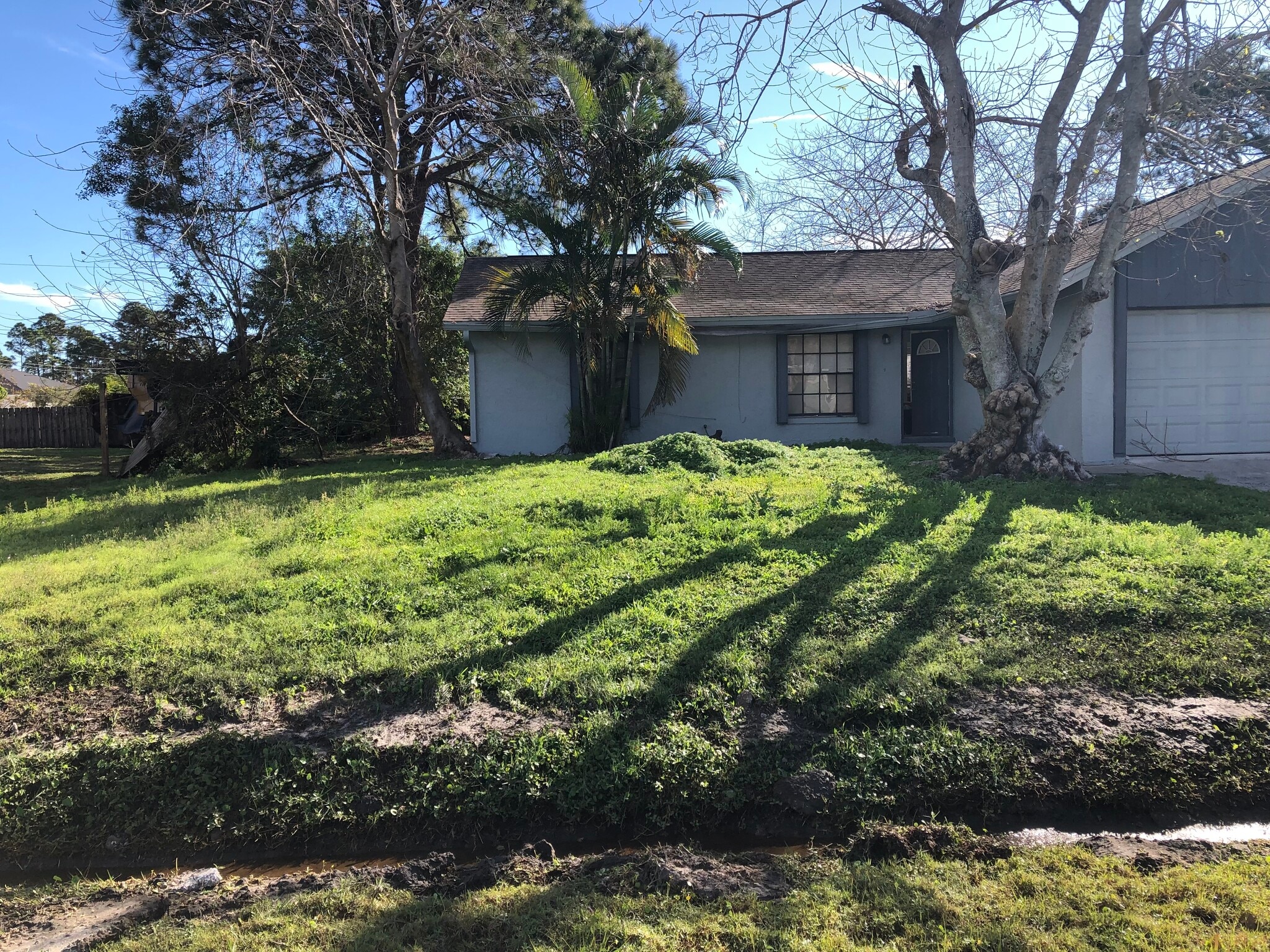 Building Photo - 585 El Dorado Ave SE