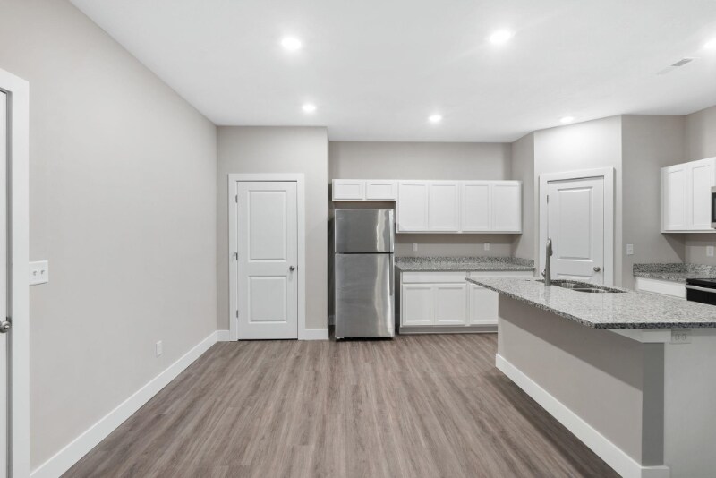 Building Photo - 5120 N Cypress St