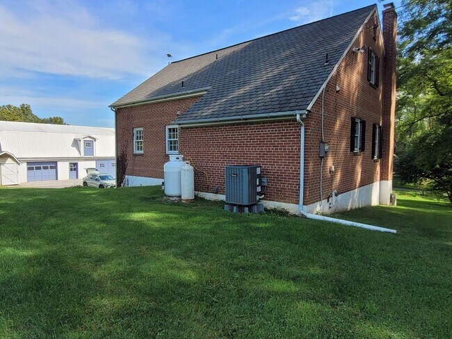 Building Photo - 131 Pinetown Rd