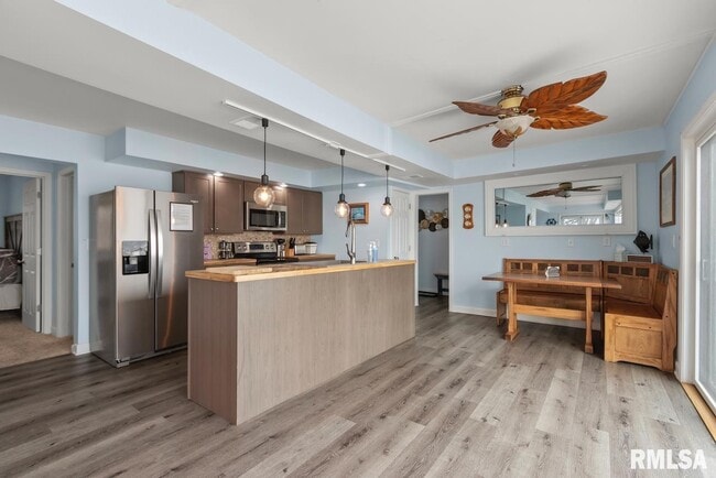 Building Photo - 15326 N River Beach Dr