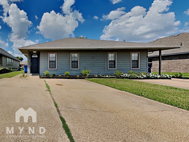 Building Photo - 1302 Cardinal Dr