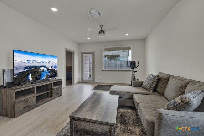 Building Photo - 1312 Plymouth St