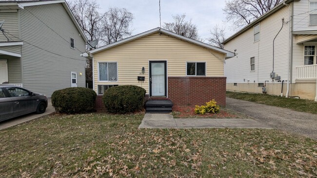 Primary Photo - Welcome to this charming 3-bedroom, 1-bath...