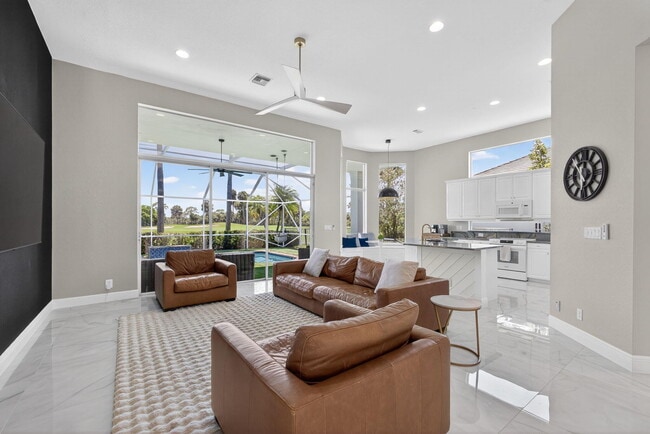 Building Photo - 6778 Oakmont Way