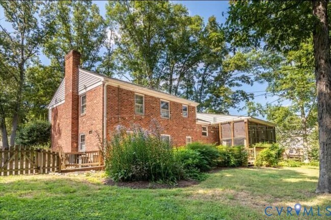 Building Photo - 1605 Pump Rd