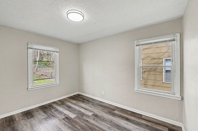 Building Photo - Charming 2 bedroom 1 bath located in Kansas City