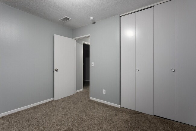 Building Photo - 8700 Wornall Rd