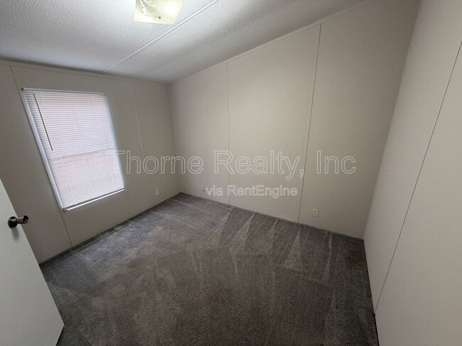 Building Photo - 26 Hemlock Ln