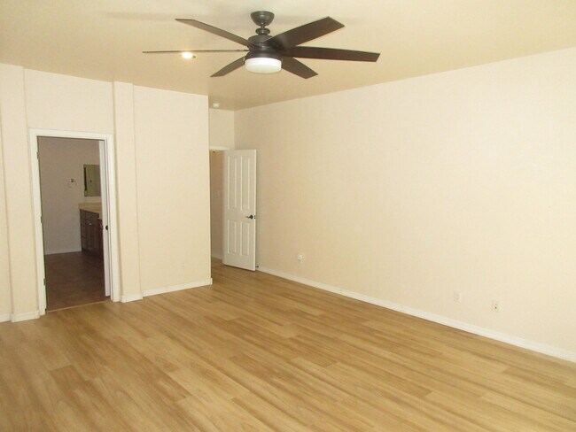 Building Photo - 8201 Grape View Ct NE