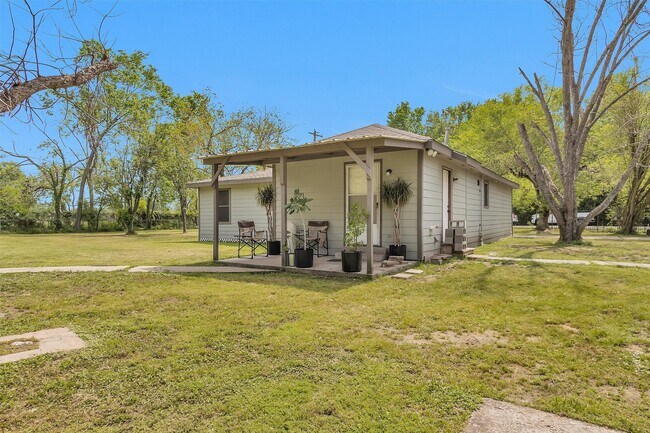 Building Photo - 1725 Strawn Rd