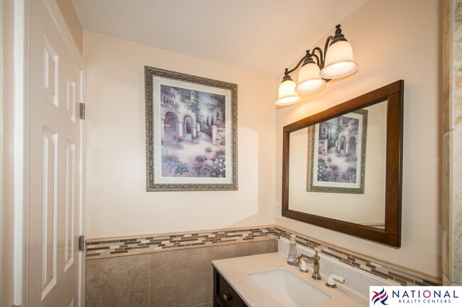 Building Photo - 37709 Glengrove Dr