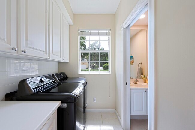 Building Photo - 435 Capistrano Dr