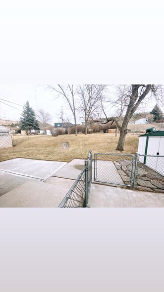 Building Photo - 2210 Alamo Dr