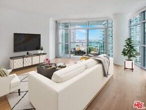 Building Photo - 13650 Marina Pointe Dr