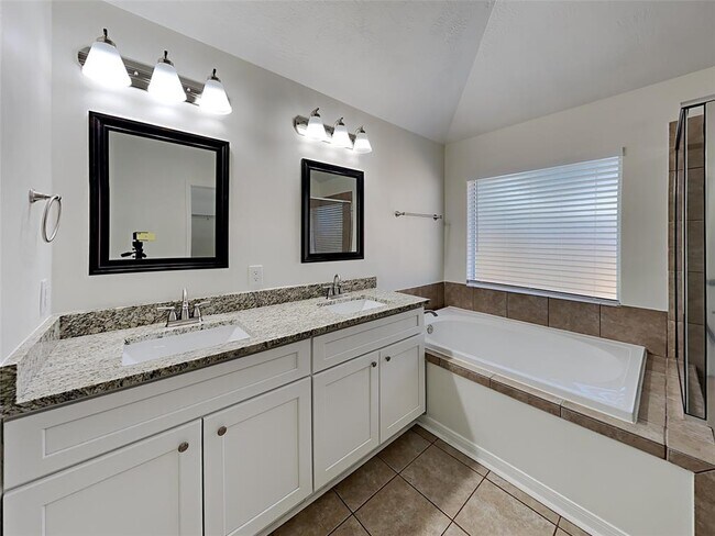 Building Photo - 30022 Saw Oaks Dr