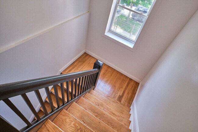 Building Photo - 6345 S Artesian Ave