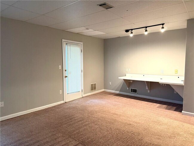 Building Photo - 805 Wedgewood Way