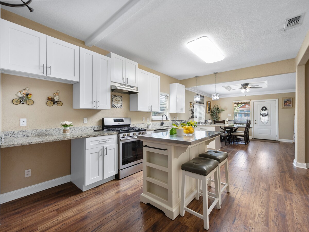 Building Photo - 1826 W French Pl