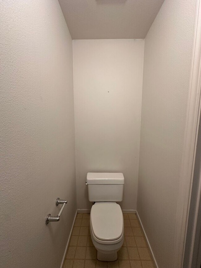 Building Photo - Entertainer delight rental home located in ''The Lakes'' subdivision coming soon!