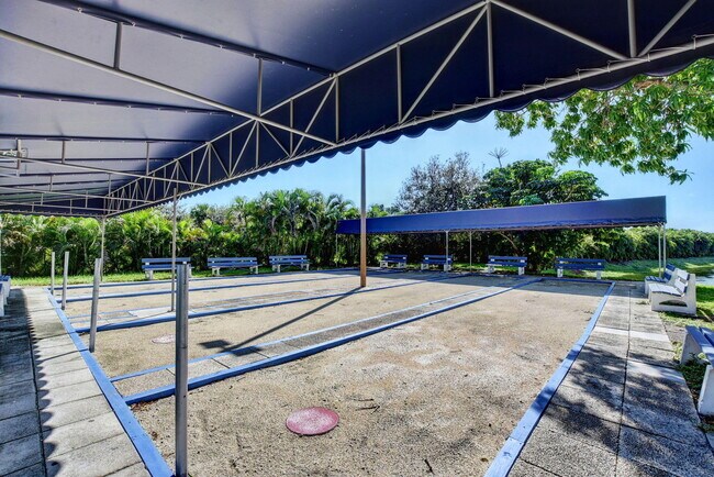 Building Photo - 621 Waterside Dr