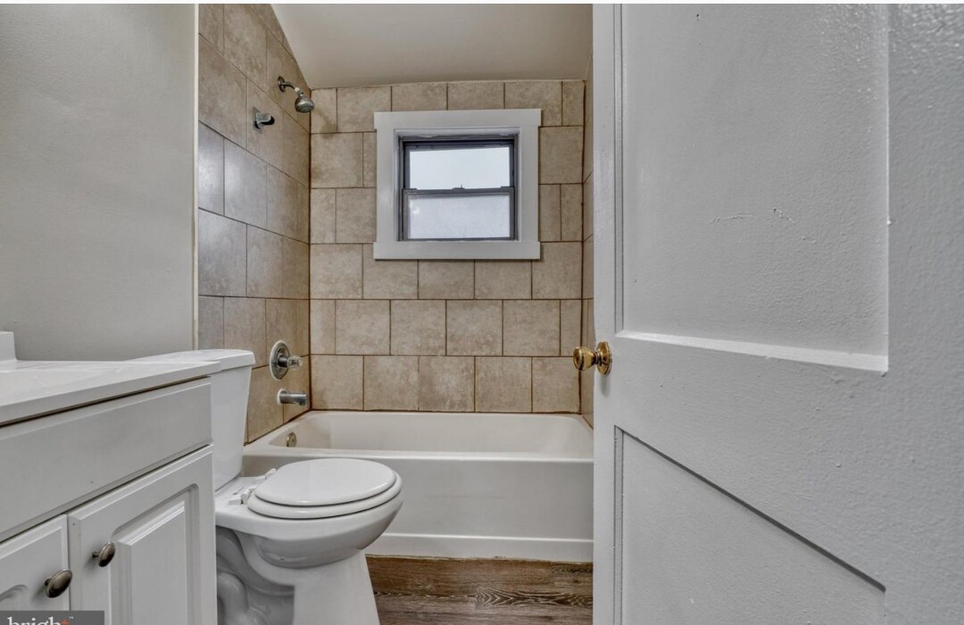 Building Photo - 1035 Arncliffe Rd