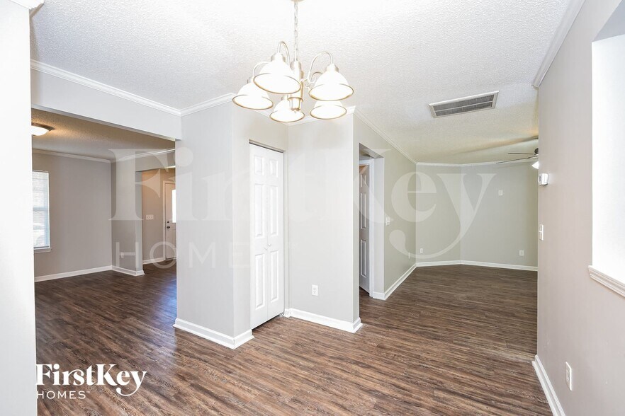 Building Photo - 423 Aberdeen Cir