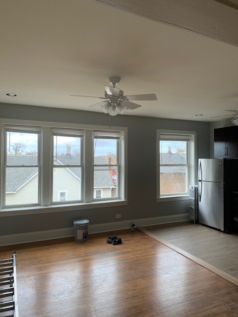 Building Photo - 2 N Kedzie Ave