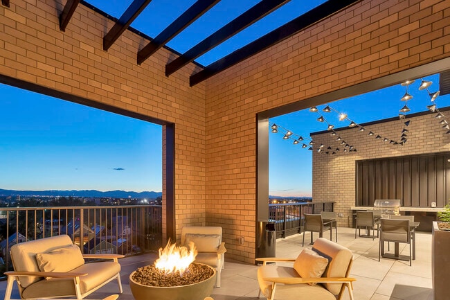 Building Photo - Aston