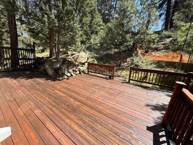 Building Photo - Unique 2 Bed/2 Bath Craftsman on Bend's We...