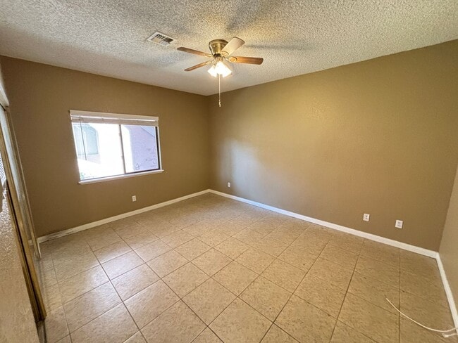 Building Photo - Stunning 3Bed/2Bath/2Car 1st Floor Condo with Private Yard, and Luxurious Amenities!