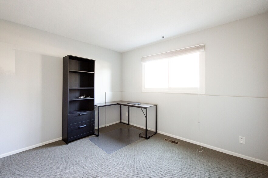 Building Photo - 14431 Fairway Dr