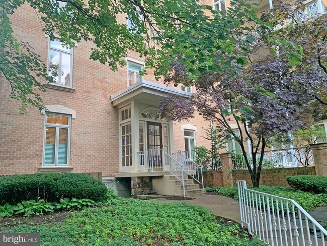 Building Photo - 414 Old Lancaster Rd