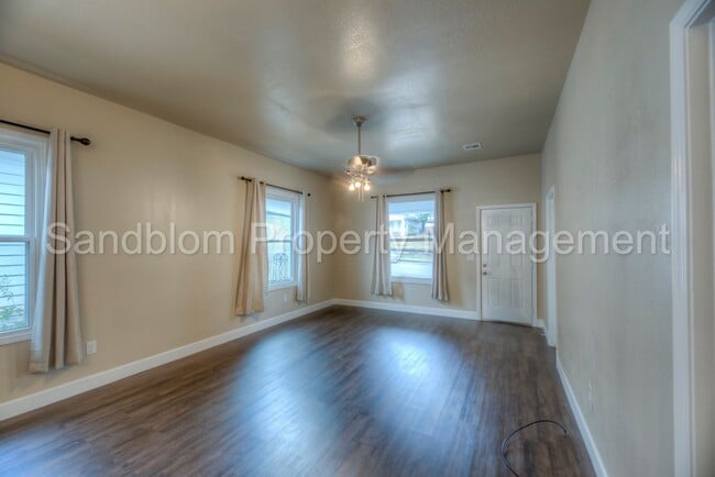 Building Photo - FOR LEASE | Sand Springs | $1445 Rent | Av...